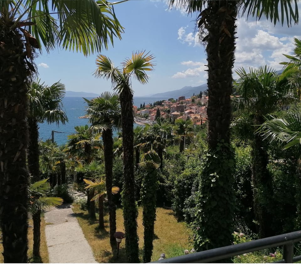 Garden view, Sea view