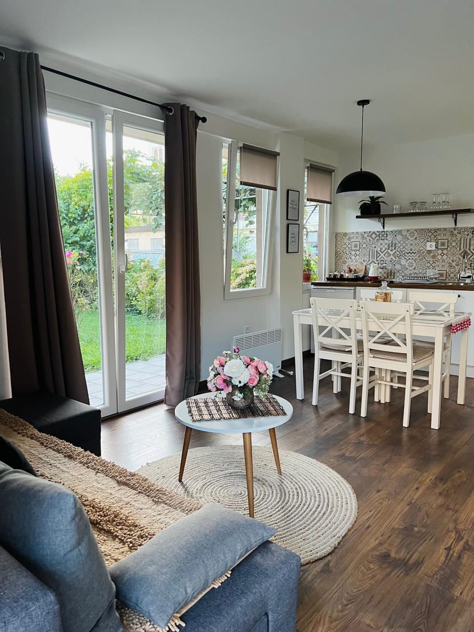 Living room, Dining area