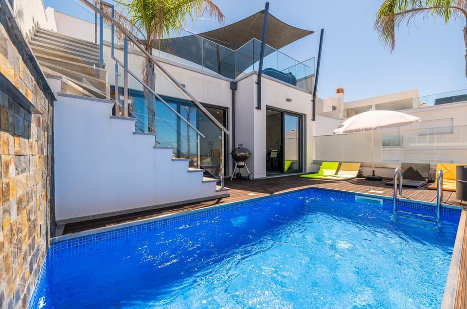 Property building, Balcony/Terrace, Balcony/Terrace, Swimming pool
