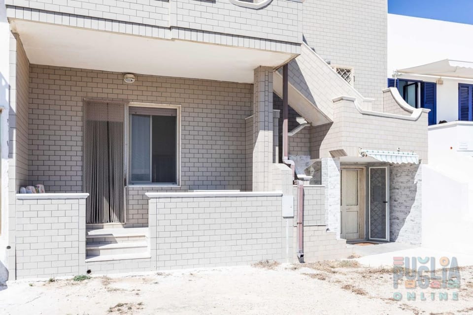 Property building, Facade/entrance, Day