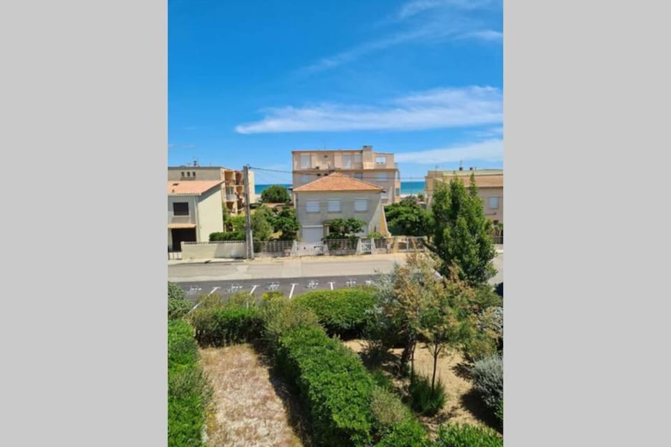 Neighbourhood, Garden view