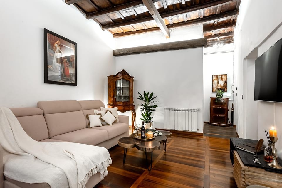 Bed, TV and multimedia, Living room, Seating area