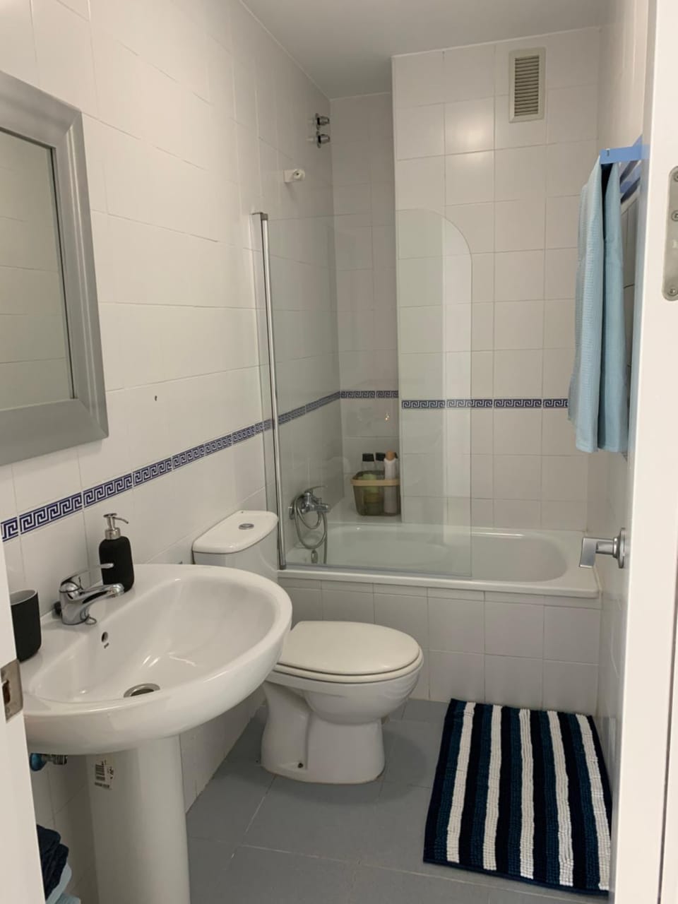 Bathroom, Bath, towels