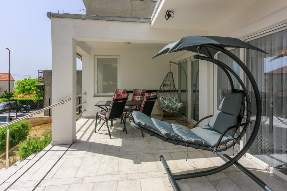 Property building, Seating area
