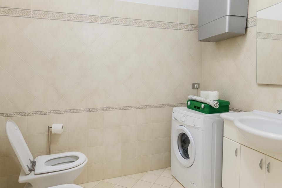 Toilet, Bathroom, washing machine