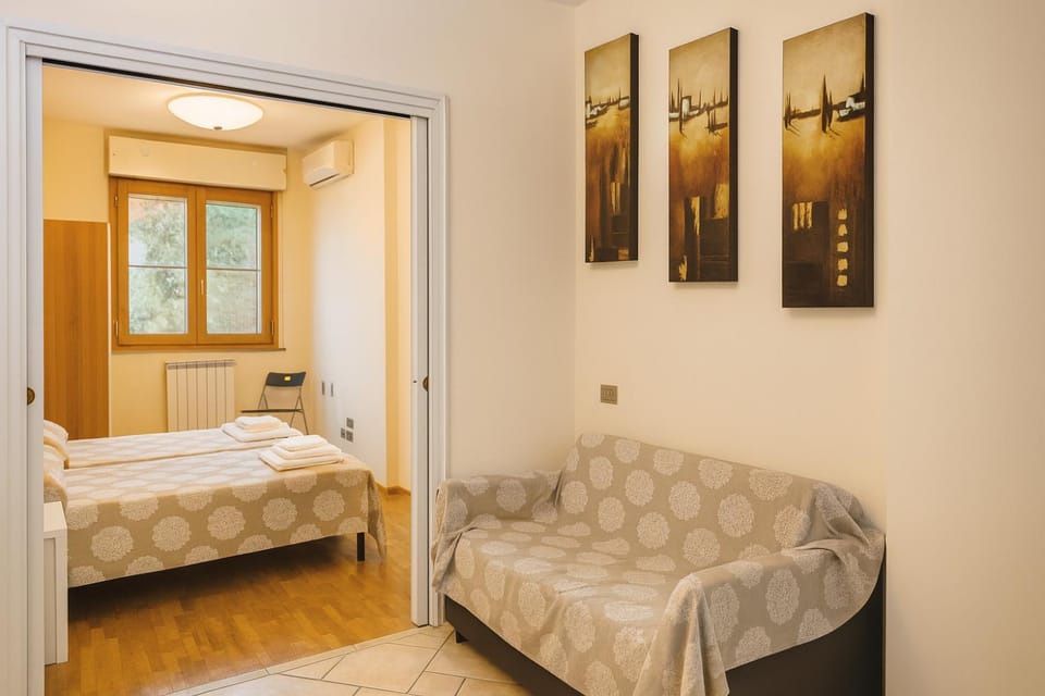 Seating area, Bedroom