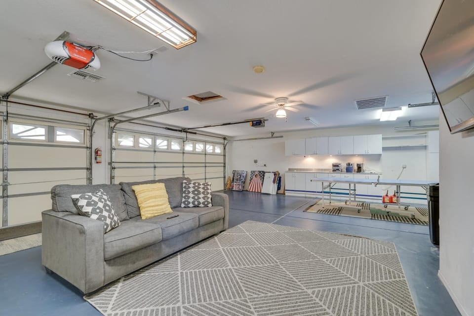 Lake Havasu Getaway w/ Pool, Hot Tub & Game Room House in Lake Havasu City