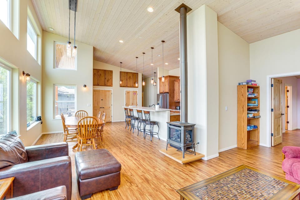 Lake Whatcom House with Private Hot Tub and Dock House in Sudden Valley