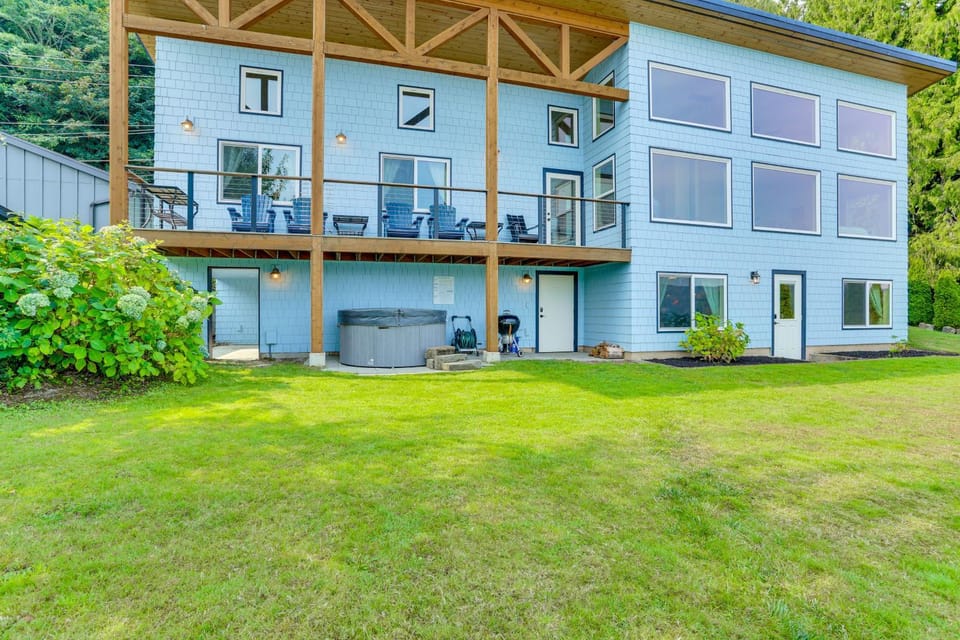 Lake Whatcom House with Private Hot Tub and Dock House in Sudden Valley