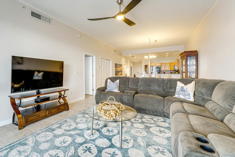8th Floor Penthouse, Walk to Clearwater Beach House in Clearwater Beach