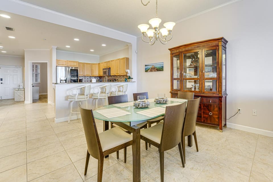 8th Floor Penthouse, Walk to Clearwater Beach House in Clearwater Beach