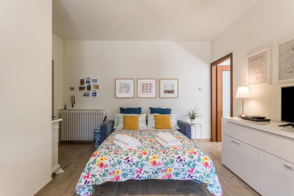Living room, Bedroom