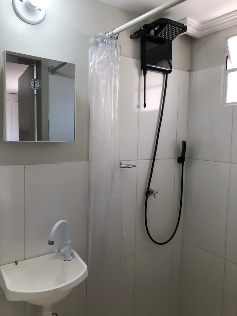 Unidade independente e confortável, em sobrado residencial no coração de Foz! TÉRREO e piscina compartilhada Apartment in Foz do Iguaçu