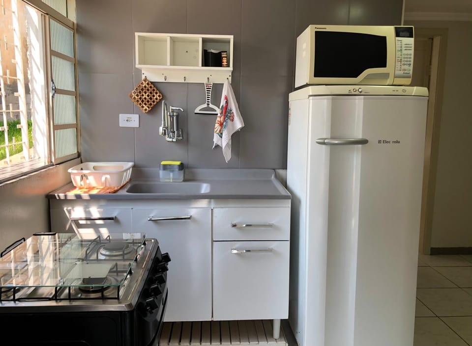 Unidade independente e confortável, em sobrado residencial no coração de Foz! TÉRREO e piscina compartilhada Apartment in Foz do Iguaçu