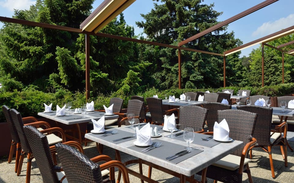 Restaurant/places to eat, Food and drinks
