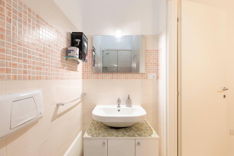 Shower, Bathroom, hair dryier