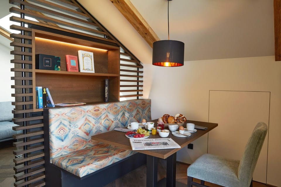 Dining area, Food