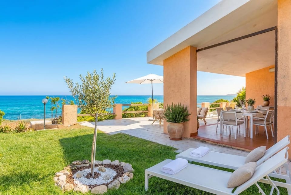 View (from property/room), Balcony/Terrace, Garden view, Sea view, sunbed