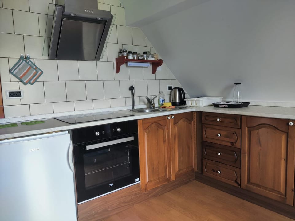 Coffee/tea facilities, Kitchen or kitchenette, pet friendly, stove