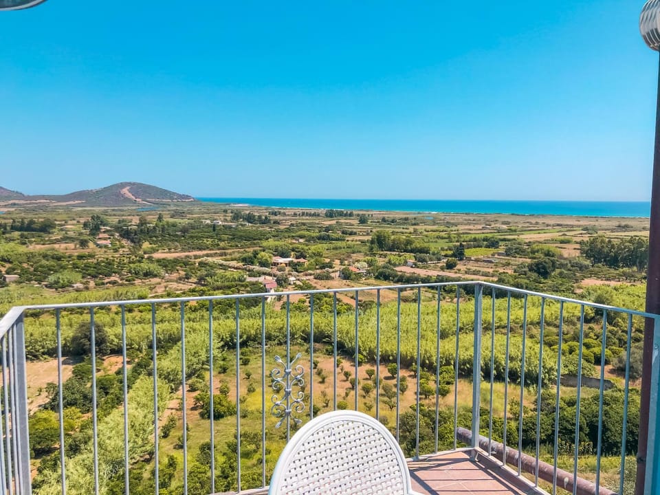 BILOCALE CON VISTA MARE E TERRAZZA PANORAMICA Ammentos Posada House in Sardinia