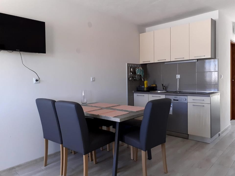 Kitchen or kitchenette, Living room, Dining area