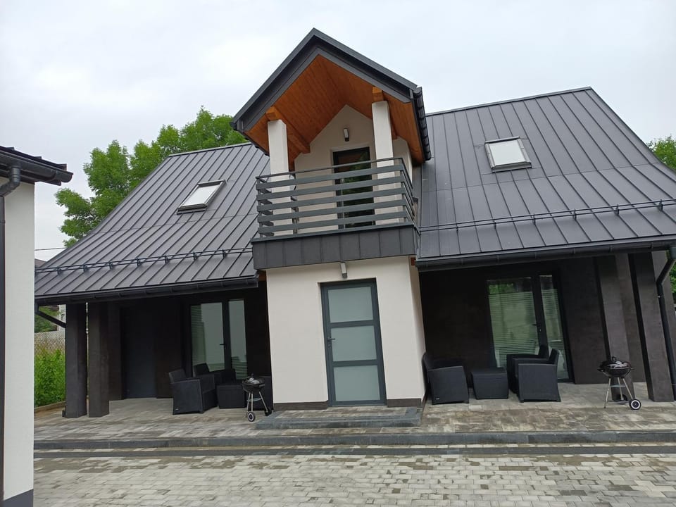 Property building, Day