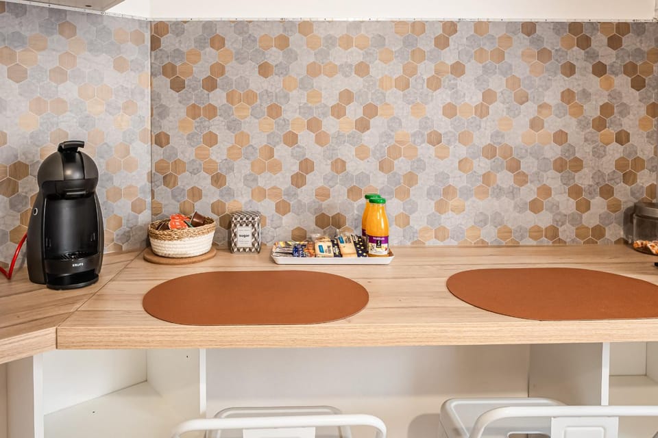 Coffee/tea facilities, Dining area