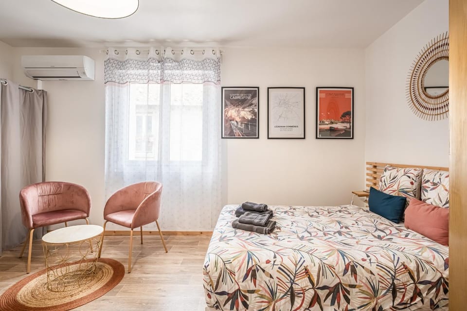Photo of the whole room, Bedroom, towels, air conditioner