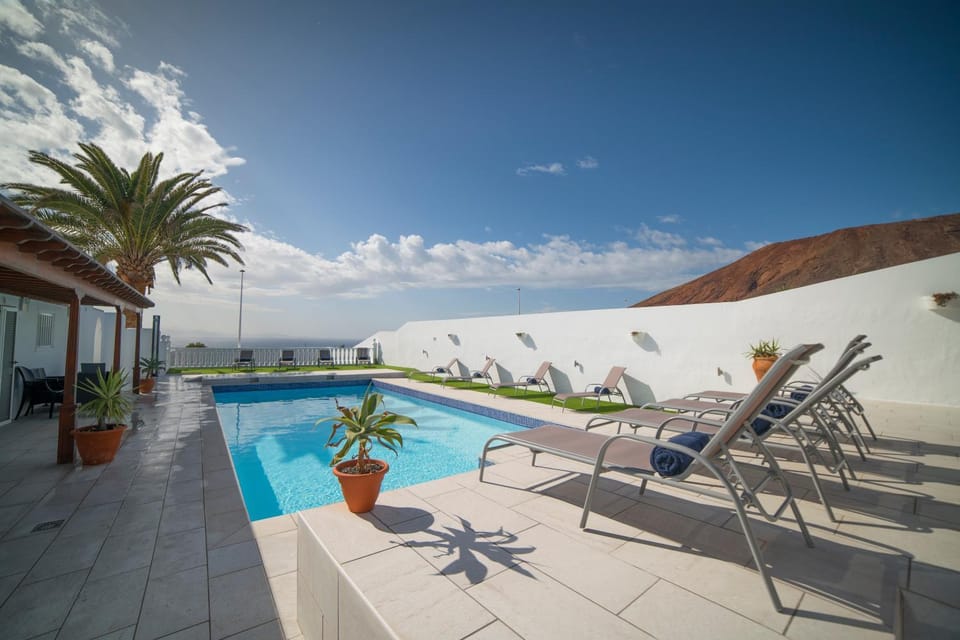 Patio, Day, Mountain view, Pool view, Swimming pool, sunbed