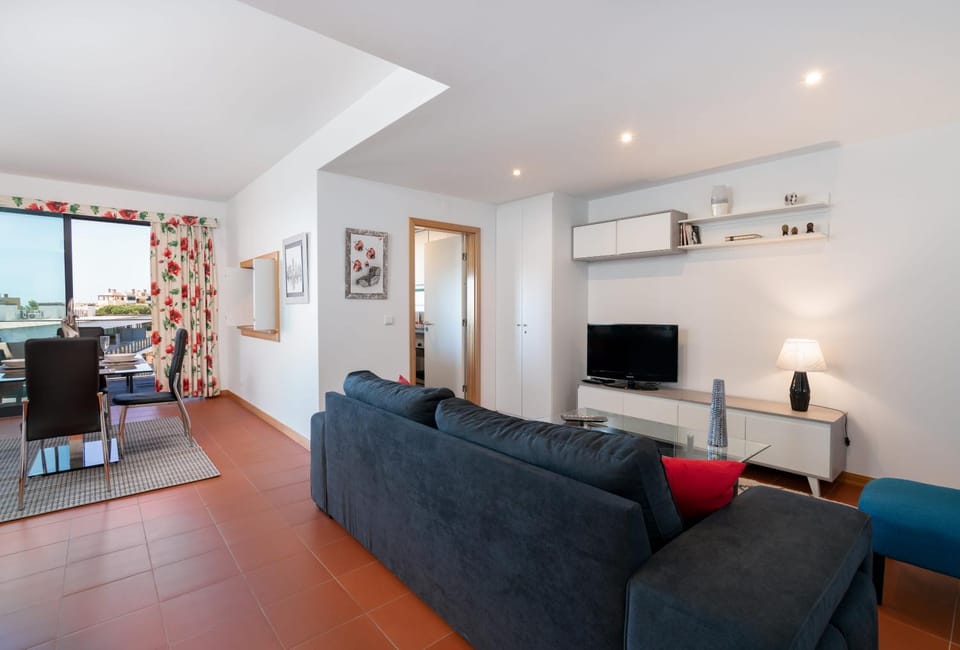 Communal lounge/ TV room, Dining area