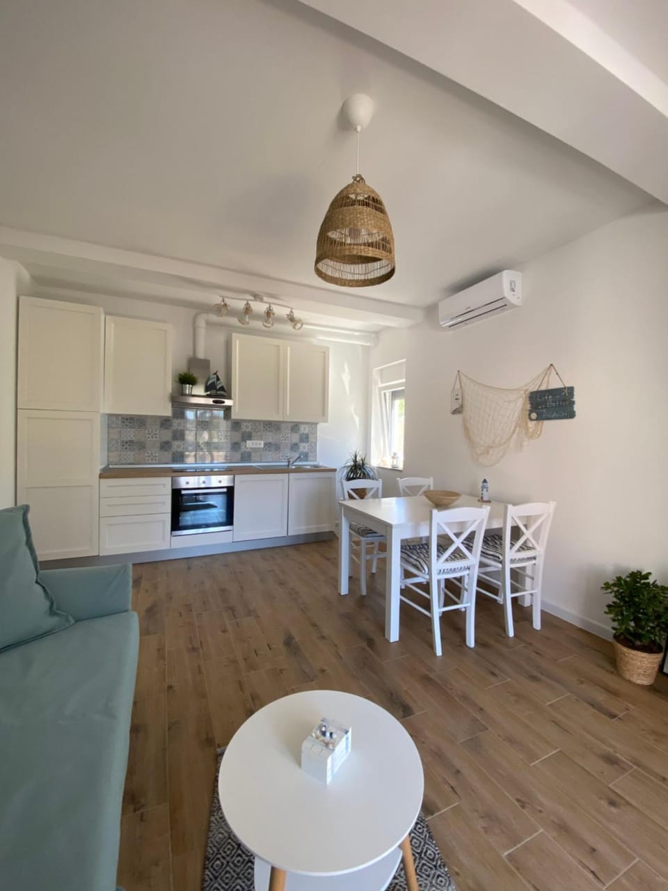 Kitchen or kitchenette, Living room, Dining area