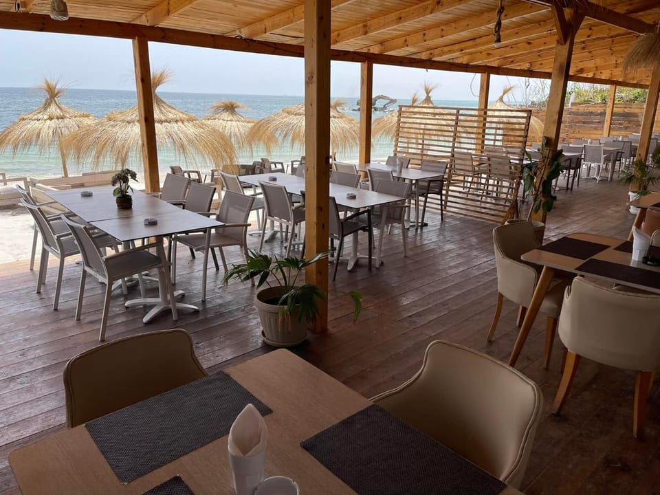 Restaurant/places to eat, Beach