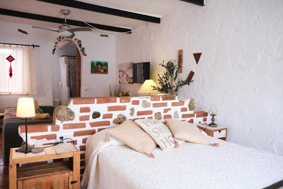 Bed, Living room, Photo of the whole room, Bedroom