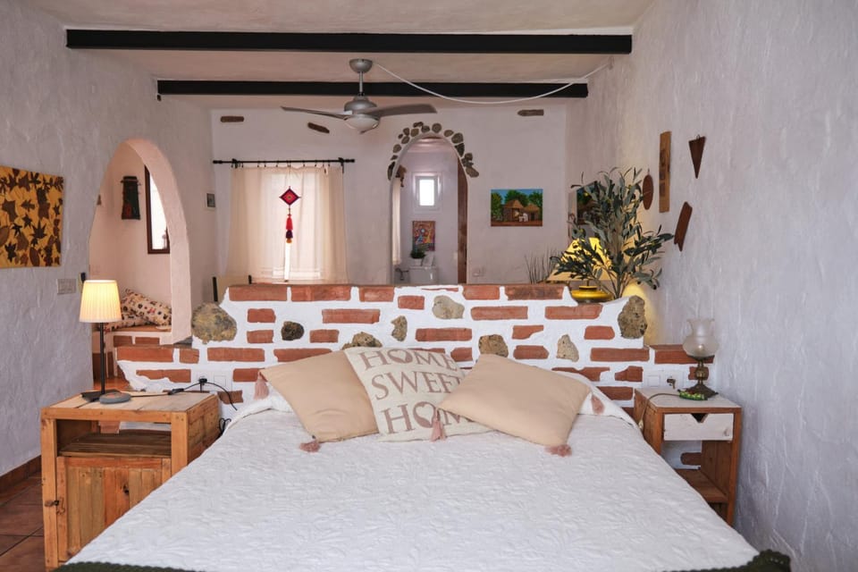 Bed, Living room, Photo of the whole room, Seating area, Bedroom