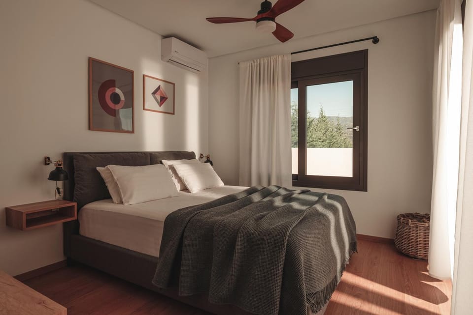 Bed, Bedroom, fireplace