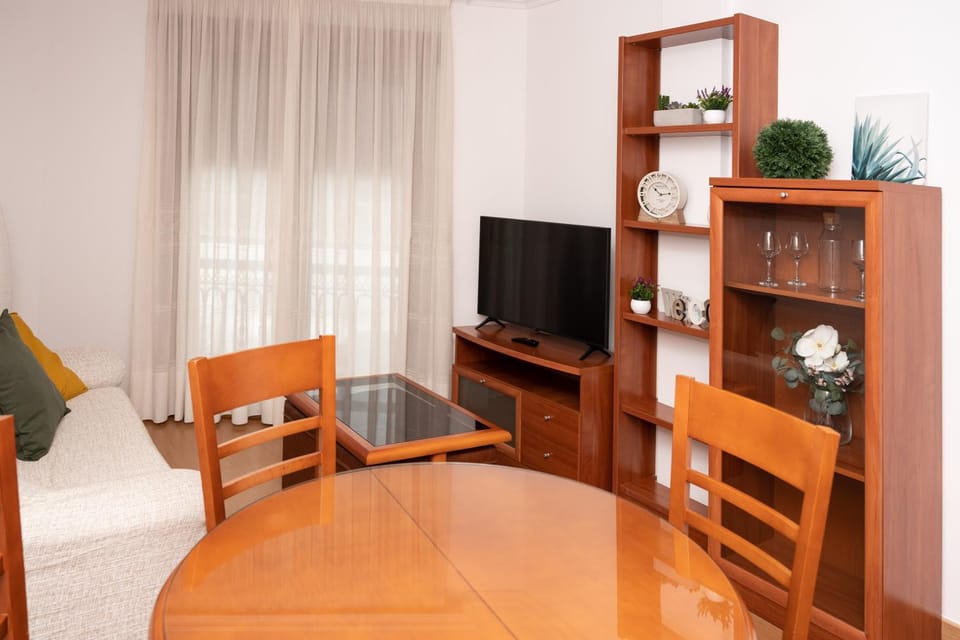 Communal lounge/ TV room, Living room, Lounge or bar, Seating area, Dining area, Sea view
