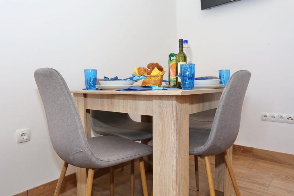 Food and drinks, Dining area