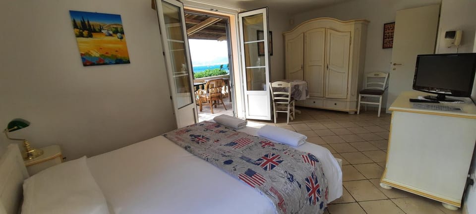 TV and multimedia, Photo of the whole room