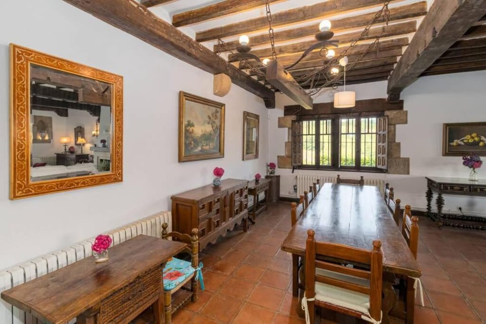 Cantabria Collection - Espectacular casona cerca de la Colegiata Villa in Western coast of Cantabria