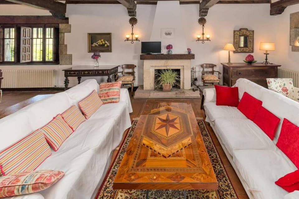 Cantabria Collection - Espectacular casona cerca de la Colegiata Villa in Western coast of Cantabria