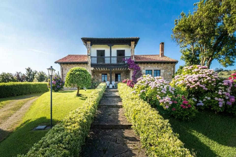 Cantabria Collection - Espectacular casona cerca de la Colegiata Villa in Western coast of Cantabria
