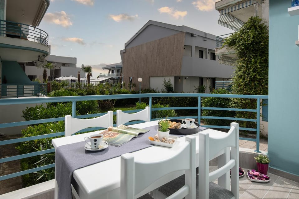 View (from property/room), Balcony/Terrace, Sea view, Inner courtyard view