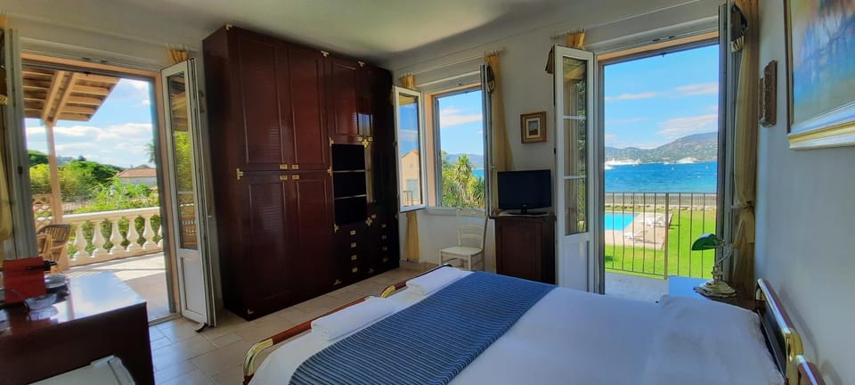 Communal lounge/ TV room, Natural landscape, TV and multimedia, Balcony/Terrace, Photo of the whole room, Mountain view, Sea view