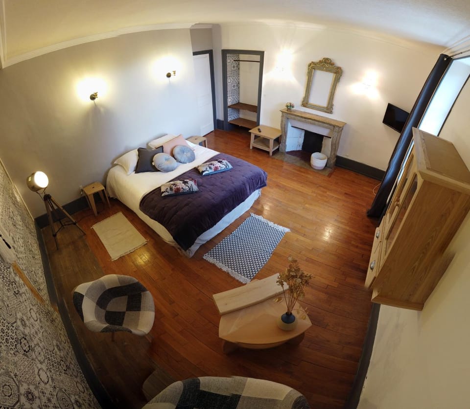 Le Cèdre Bleu - GITE Bed and Breakfast in Jura