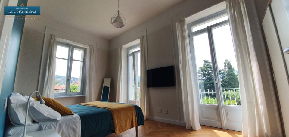 TV and multimedia, Photo of the whole room