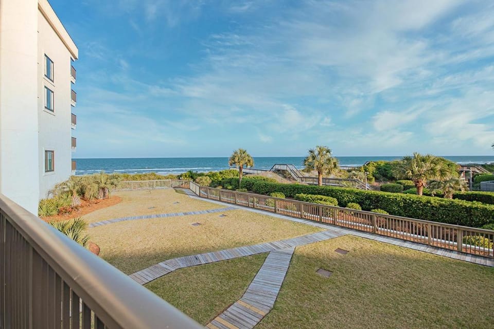 Tranquil Getaway 2BR Ocean Views Onsite Amenities House in South Carolina