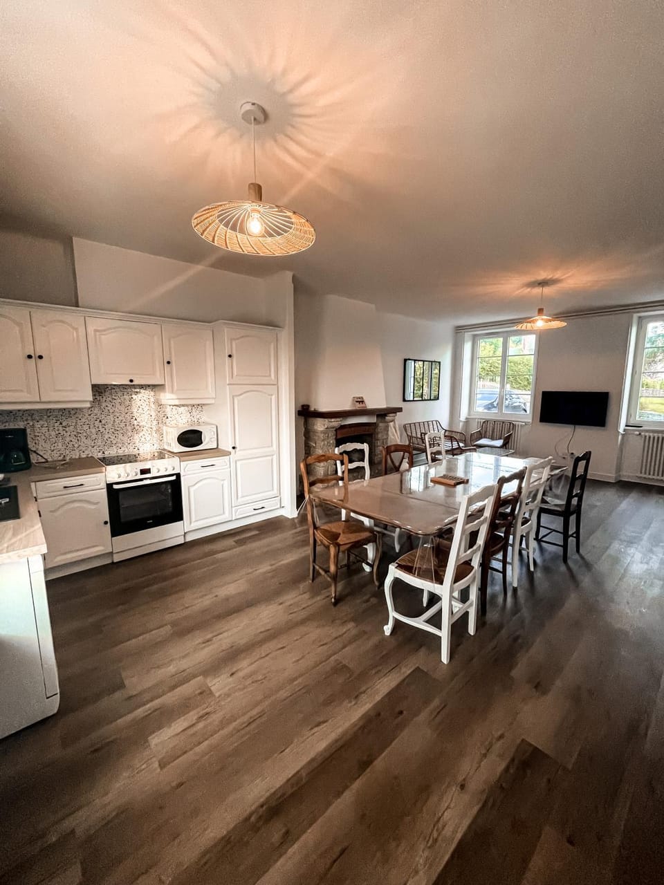 Kitchen or kitchenette, Living room, Dining area, Communal kitchen