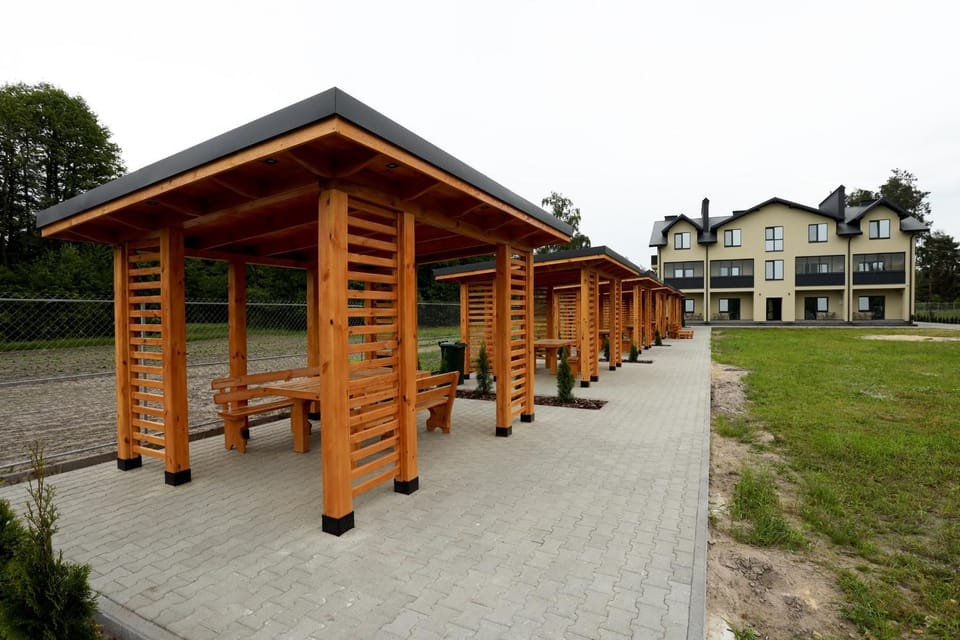 Property building, Patio, Facade/entrance, Street view, Inner courtyard view