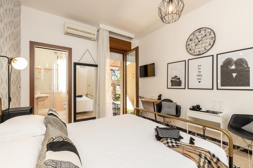 Bed, TV and multimedia, Photo of the whole room, Bedroom, air conditioner