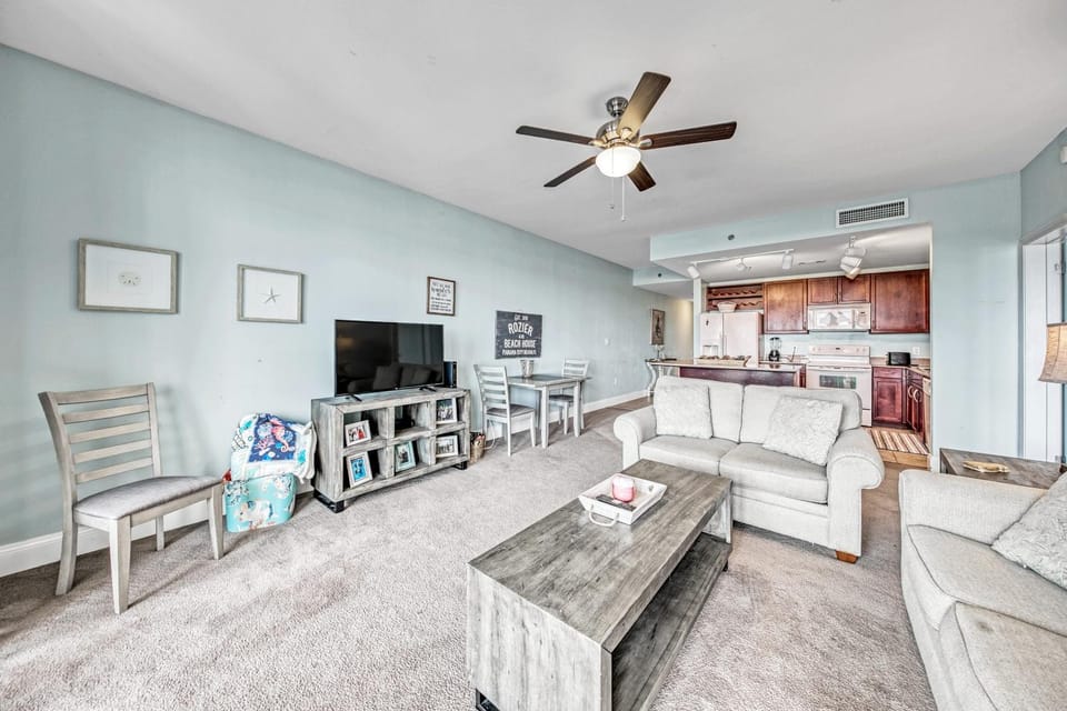 On the 3-d Floor, Laketown 324 - Large 2 BD , Great Views and Amenities House in Panama City Beach